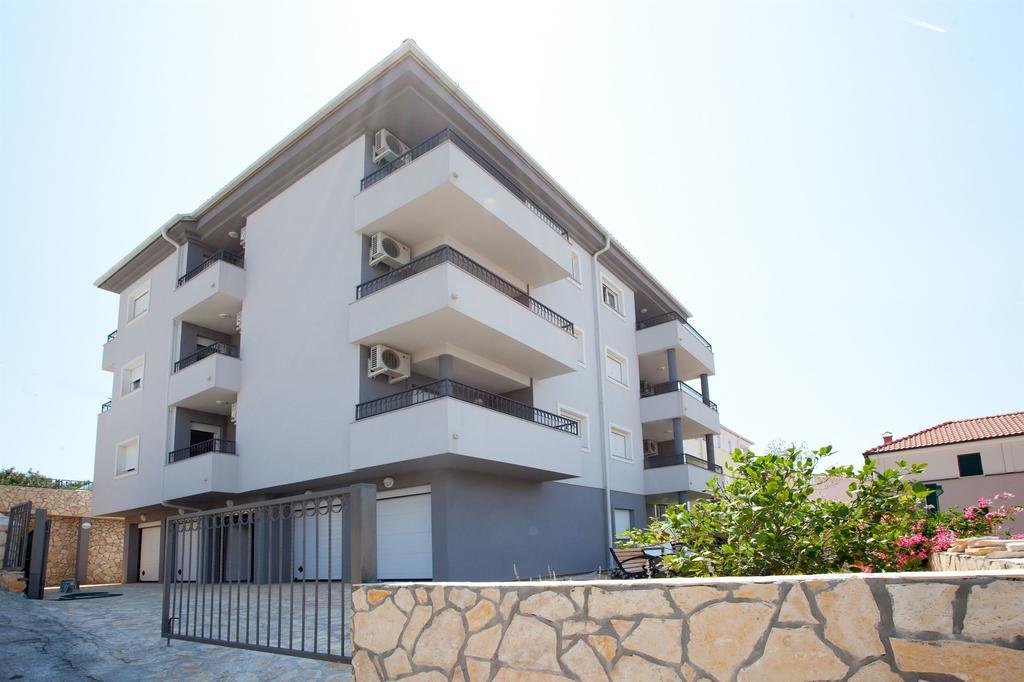 Apartments Maja Donji Okrug  Bagian luar foto