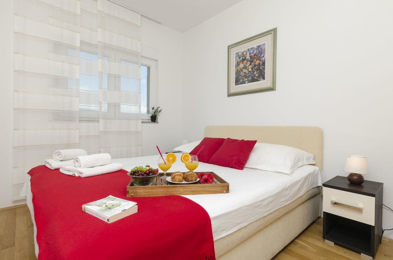 Apartments Maja Donji Okrug  Bagian luar foto