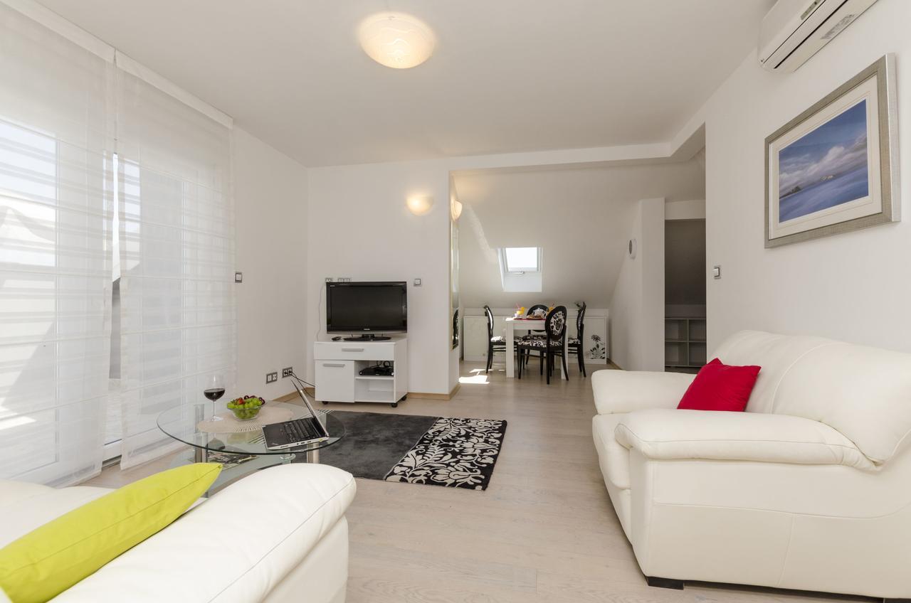 Apartments Maja Donji Okrug  Bagian luar foto