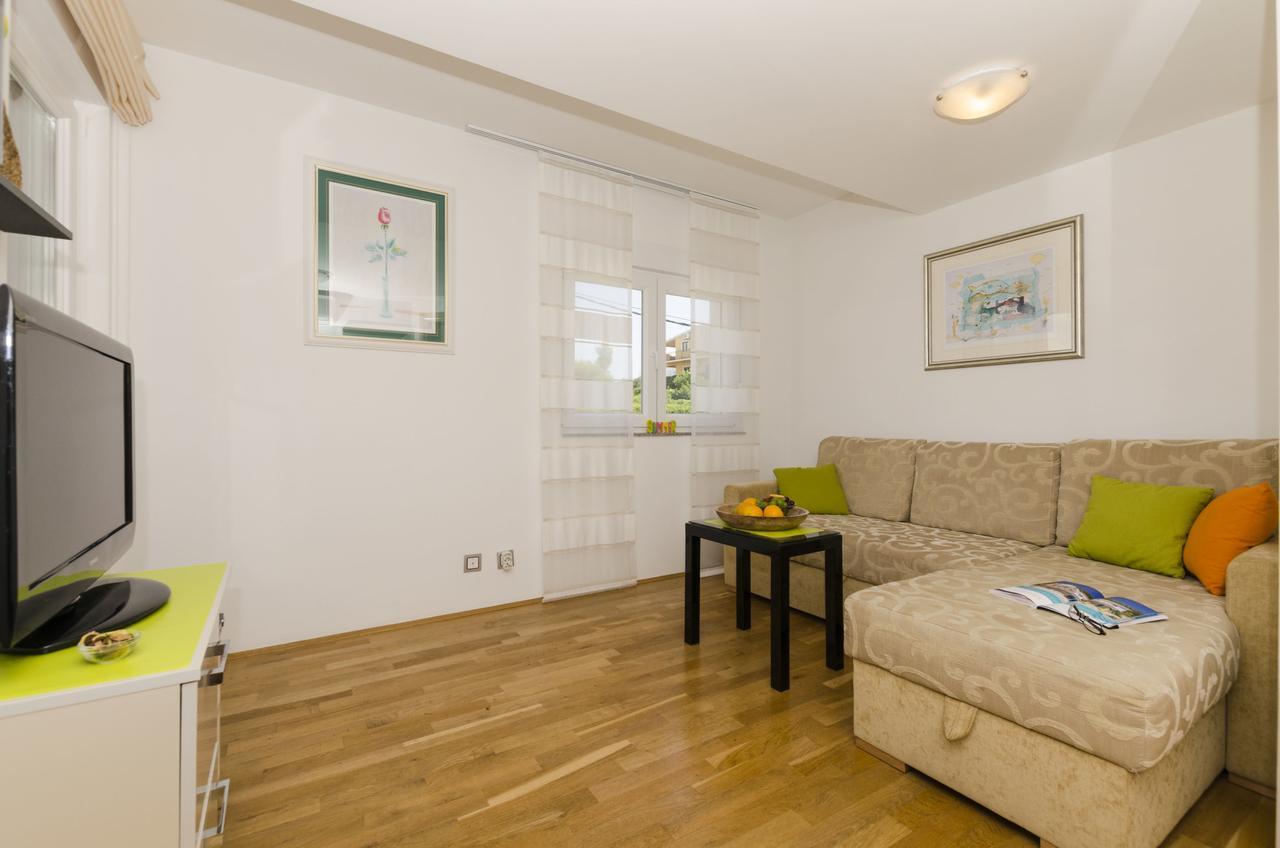 Apartments Maja Donji Okrug  Bagian luar foto