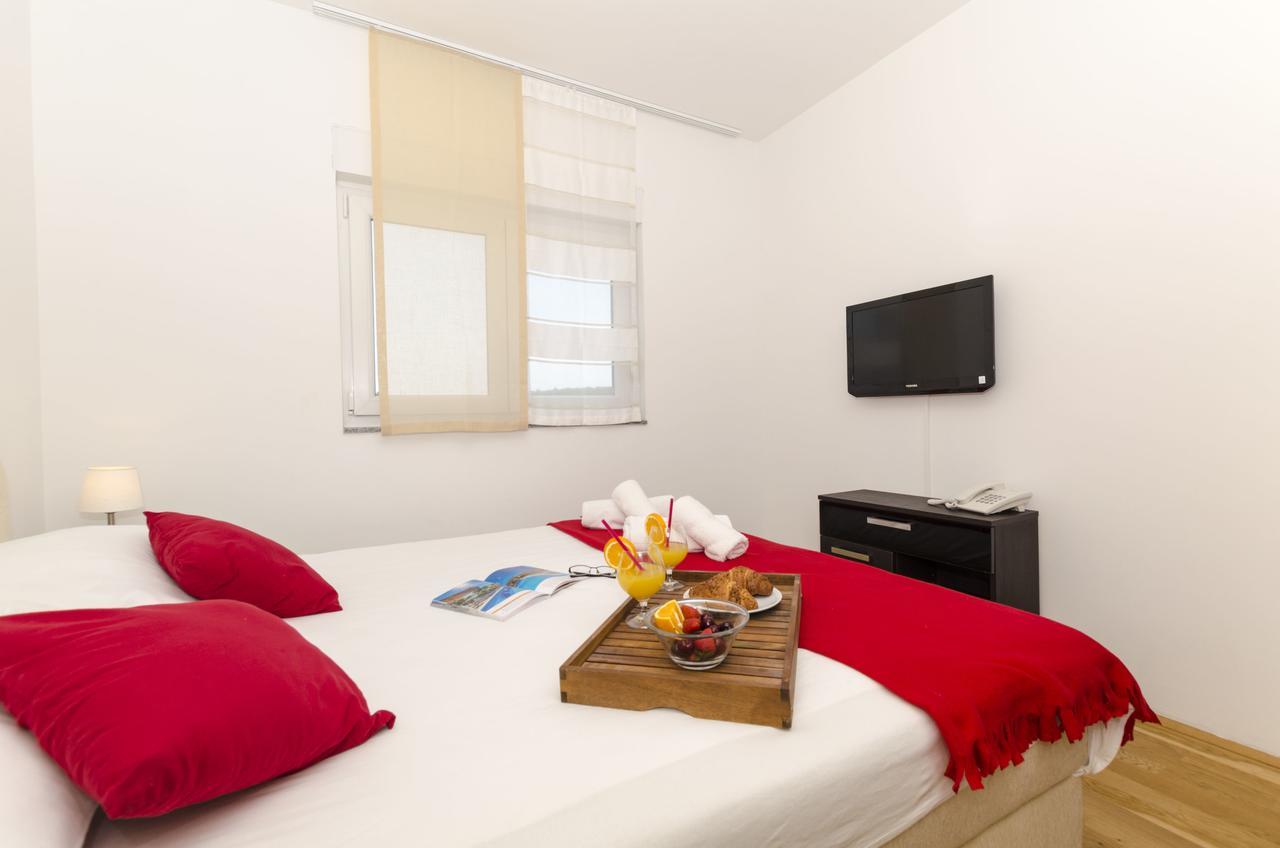 Apartments Maja Donji Okrug  Bagian luar foto