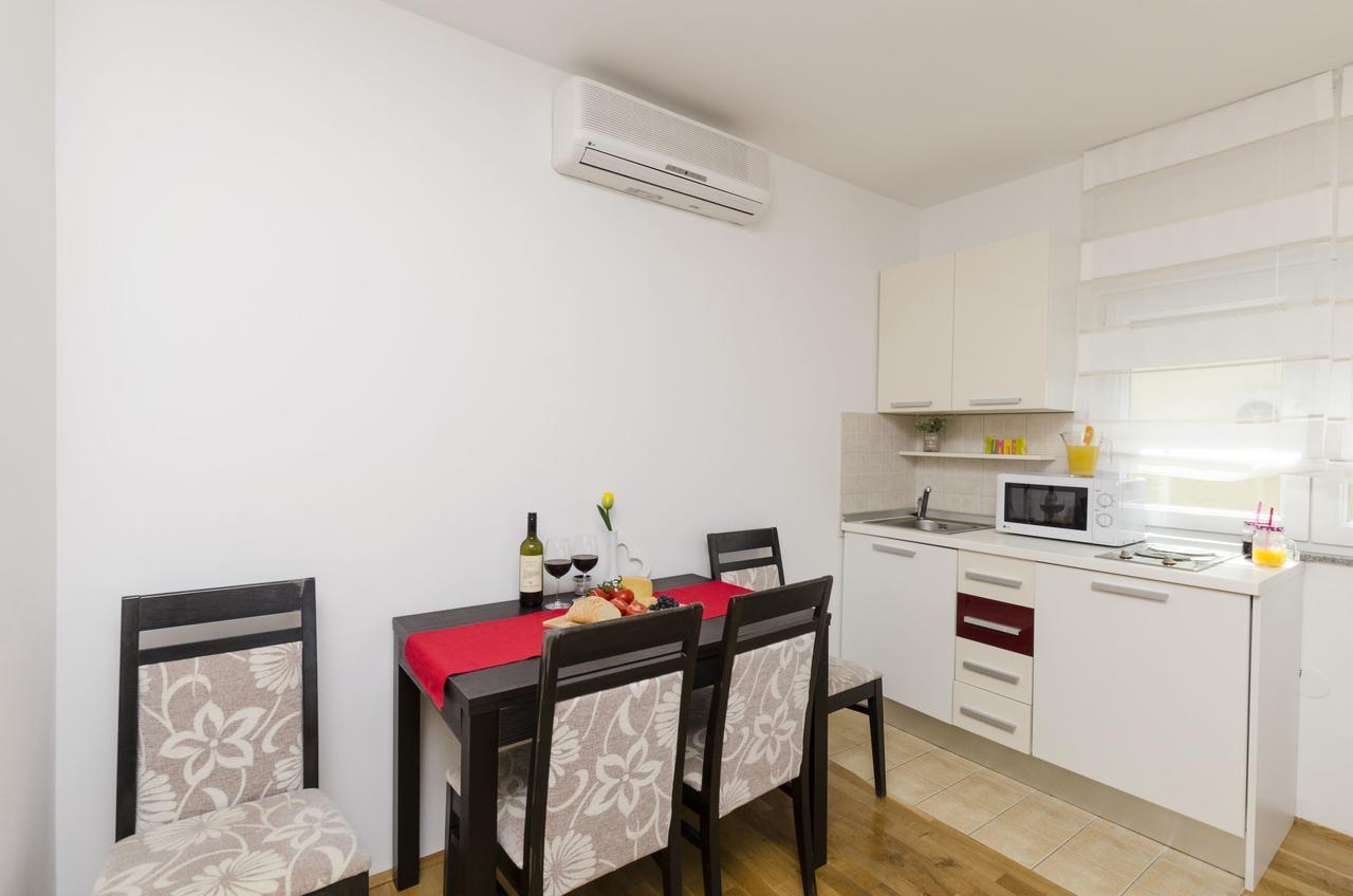 Apartments Maja Donji Okrug  Bagian luar foto